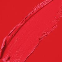 Lippenstift-Swatch: leuchtendes Rot mit glatter, glänzender Oberfläche und Verlauf
