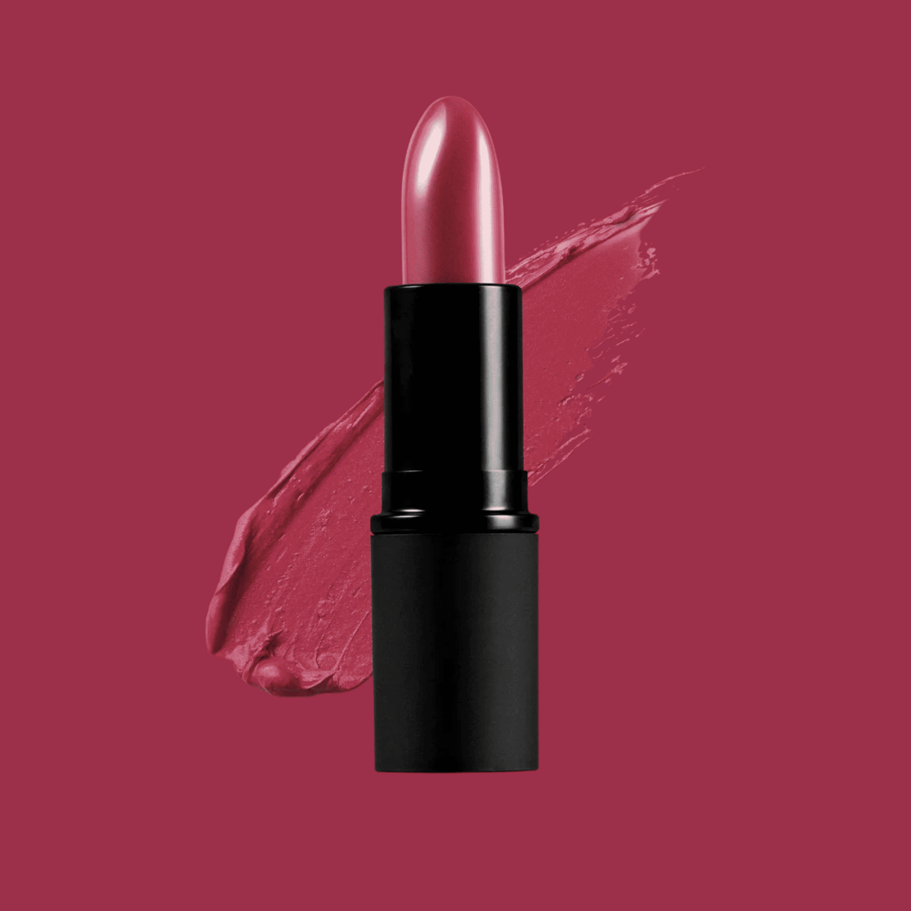 Natürlicher Lippenstift in schwarzem Etui mit glänzendem Lippenstift-Rot auf dem Stift