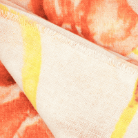 Bedruckter Damen-Schal: helles Gewebe mit orangefarbenen und gelben Flächen