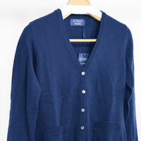 Dunkelblauer Damen-Cardigan mit Knopfleiste, V-Ausschnitt und zwei aufgesetzten Taschen