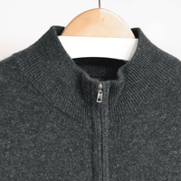 Damen-Strickjacke in Graphit mit Stehkragen und Reißverschluss, gerippte Strickkante