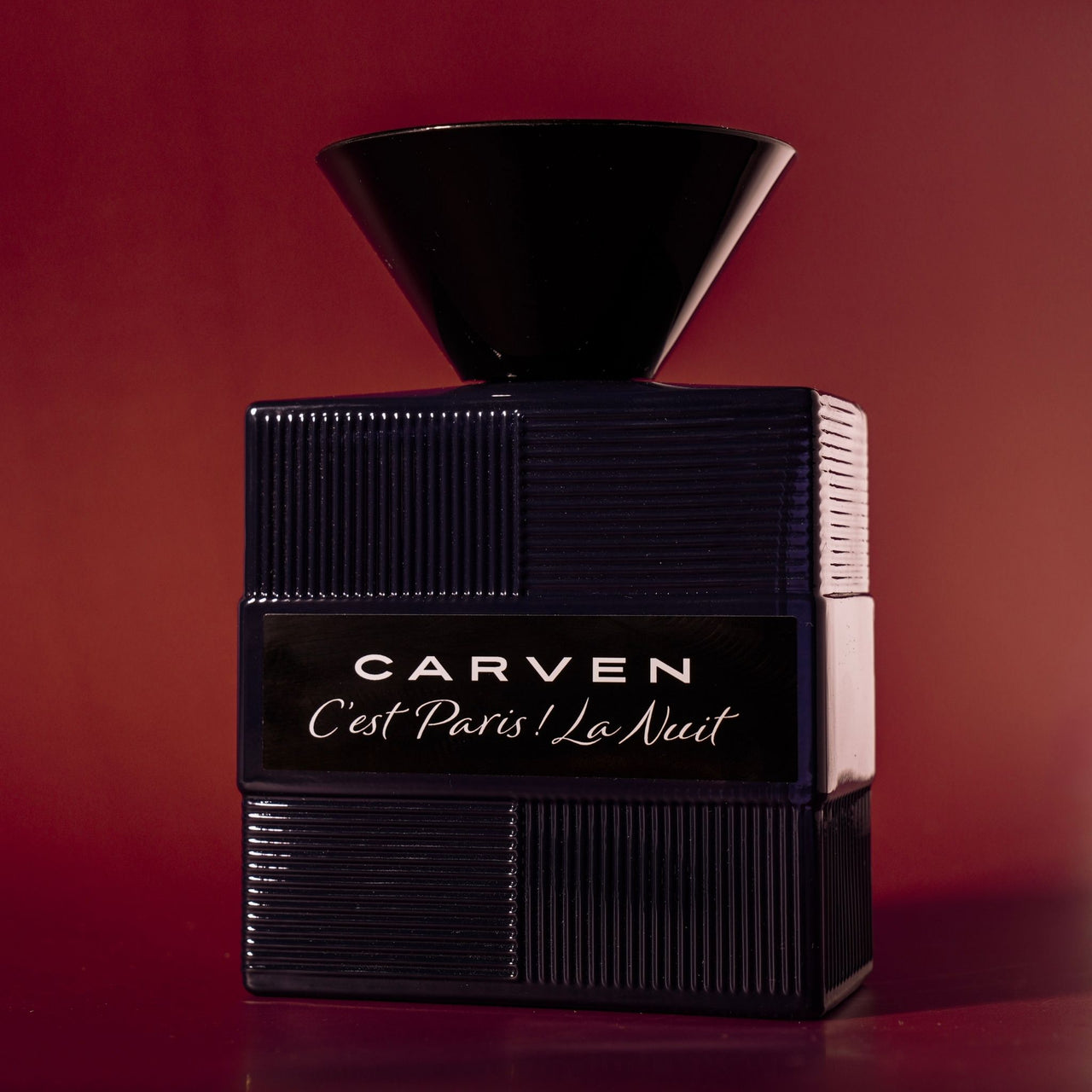 Carven C'est Paris! La Nuit Eau de Parfum, dunkle Flasche mit schwarzem Deckel